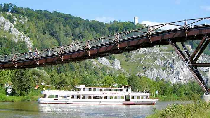 Längste Holzhängebrücke Europas in Essing